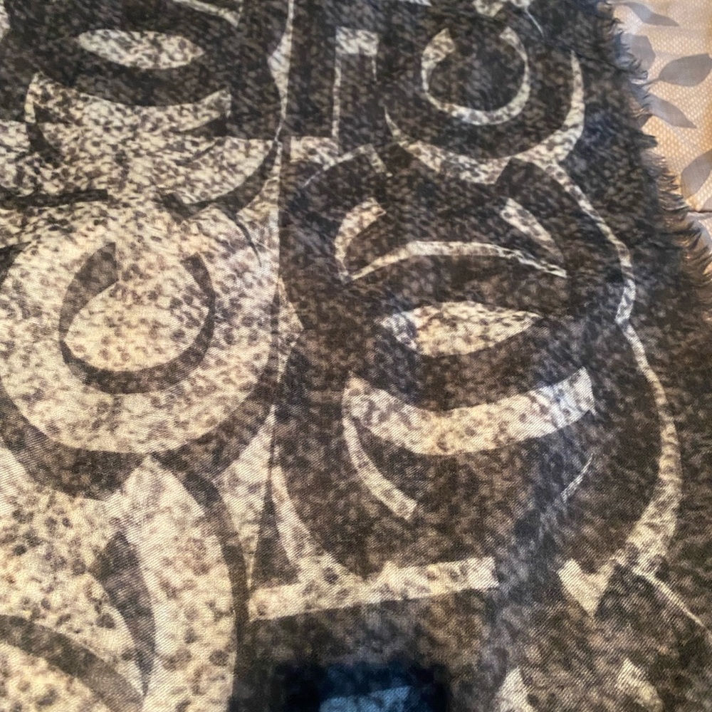 NWT Chanel Stole Black and Gray - Picture 4 of 6